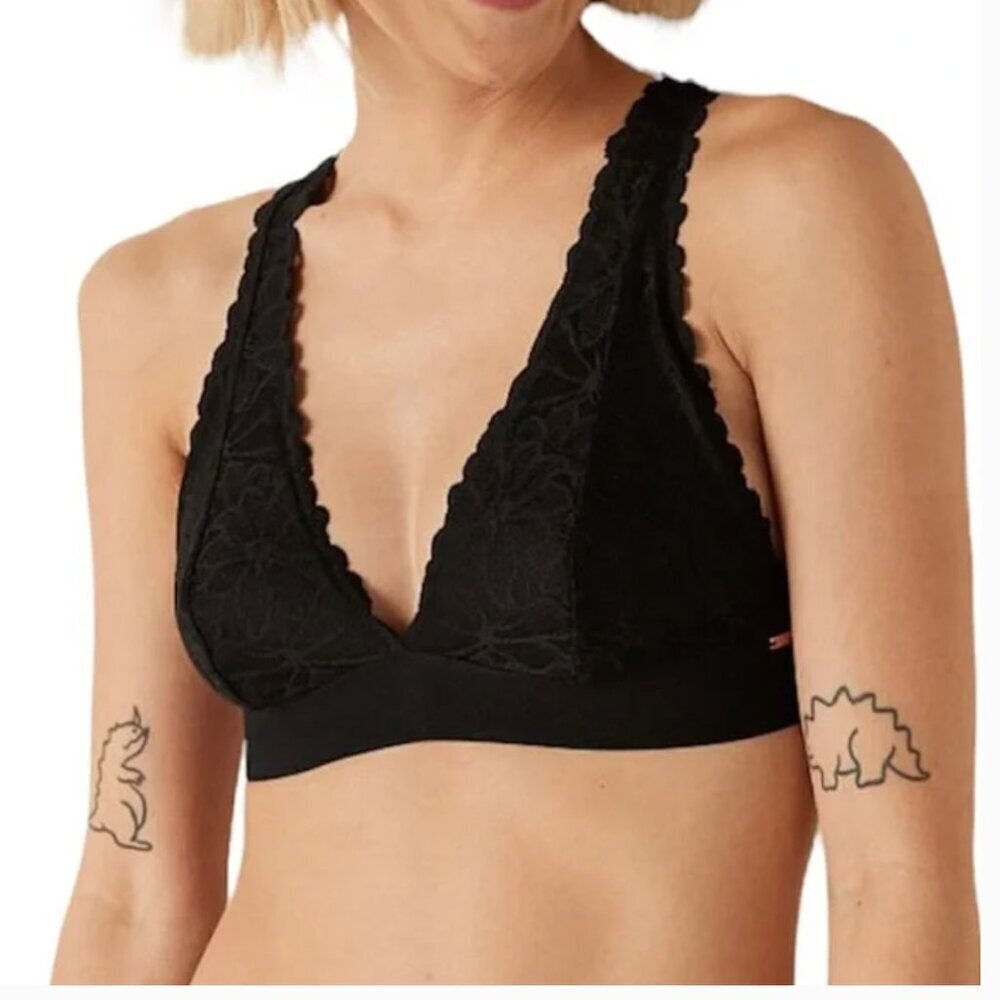 Victoria Secret Lace Bralette Size Medium Strappy Back Triangle Cups in excellen